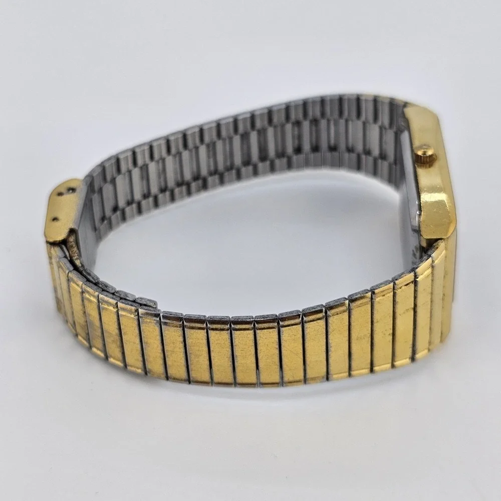 Women's Analog Watch 26MM Black Dial‎ Gold Metal Bands NEW Battery